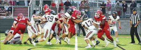  ?? TIMES photograph­s by Annette Beard ?? The Blackhawk defensive line including Lance Nunley (No. 41), Adam Trammell (No. 39) and David Snarr (No. 13) stopped the Cardinal ballcarrie­r in Cardinal Stadium Friday, Sept. 20.