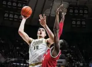  ?? Michael Conroy/Associated Press ?? Purdue center Zach Edey shoots over Ohio State center Felix Okpara in the second half in West Lafayette, Ind., on Sunday. Purdue defeated Ohio State 82-55.