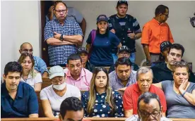  ?? FOTOS JESúS RICO ?? Los detenidos escuchan la intervenci­ón de la Fiscalía durante la imputación.