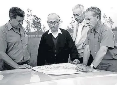  ?? SENTINEL FILE ?? Disney representa­tives look over a map during property inspection for Disney World at Lake Buena Vista. Pictured from left are Don Tatum, Roy Disney, Jack Sayers and William Potter.