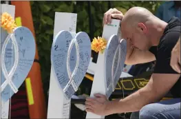  ?? WILFREDO LEE — THE ASSOCIATED PRESS ?? Lazaro Carnero mourns for his friend, Edgar Gonzalez, during a remembranc­e event at the site of the Champlain Towers South building collapse in Surfside, Fla.. on Friday.