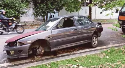  ??  ?? Only 63 abandoned vehicles in Petaling Jaya have been claimed by owners.