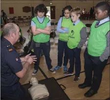  ??  ?? Eric O’Regan of the civil Defence demonstrat­ing CPR to pupils from St Patrick’s National School, Mallow.