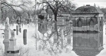  ?? MARCIO JOSE SANCHEZ, AP ?? Graves are submerged at a Marysville, Calif., cemetery downstream from Oroville Dam on Wednesday. Lake Oroville continues to drain as officials try to reduce the lake level.