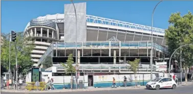  ??  ?? EN OBRAS. La Esquina es la labor más avanzada de la remodelaci­ón del Santiago Bernabéu.