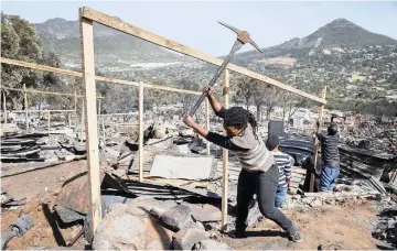  ?? PICTURE: EPA ?? CAUTIOUS: Mayor Patricia de Lille has warned Imizamo Yethu residents not to rebuild until the City has installed fire breaks to prevent another disaster.