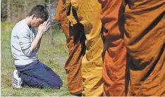  ?? SOFIA JARAMILLO/ THE HERALD VIA AP ?? Adisorn Gronski and monks from the Atammaya tarama Buddhist Monastery remember victims of the 2014 mudslide in Oso, Wash.