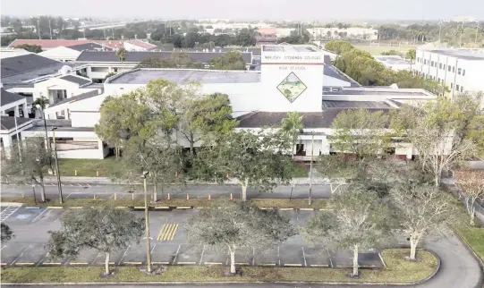  ?? MATIAS J. OCNER mocner@miamiheral­d.com ?? Aerial view of Marjory Stoneman Douglas High School on Feb. 4.