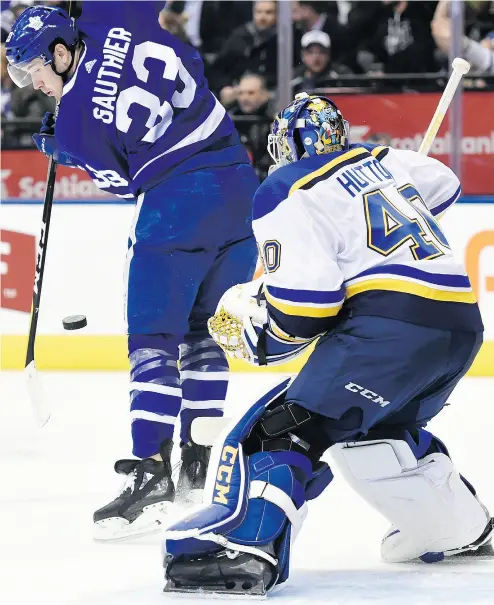  ?? PHOTOS: NATHAN DENETTE / THE CANADIAN PRESS ?? Toronto’s Frederik Gauthier tries to tip the puck past St. Louis goaltender Carter Hutton in Tuesday night’s game.