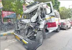  ?? BURHAAN KINU/HT PHOTO ?? The ambulance, on its way from Greater Noida to Safdarjung Hospital, rammed into a slow-moving truck on the wrong lane of the DND Flyway in the early hours of Friday, police said.