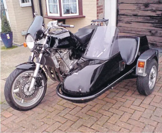  ?? ?? The one that didn’t get away. Mr Woodley’s much loved Suzuki GSX1100G combinatio­n.