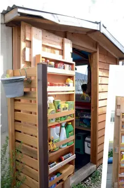  ??  ?? FROM MAIN A metal cabinet and repurposed kitchen table do the job in a rooftop garden; gardening products are neat and accessible in shelves that were made from an old pantry door.