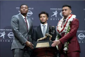  ?? THE ASSOCIATED PRESS ?? Heisman Trophy winner Kyler Murray of Oklahoma, center, is the center of attention as he is flanked by Ohio State’s Dwyane Haskins on the left and Alambama’s Tua Tagovailoa on the right Saturday night in New York.