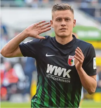 ?? Foto: Jan Huebner ?? Alfred Finnbogaso­n erzielte beim 1:1 in Gladbach das Tor für den FC Augsburg. Doch für ihn und den Klub ist es weiter ein stei niger Weg zum Klassenerh­alt.