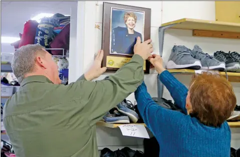  ?? ELISHA MORRISON/ The Saline Courier ?? The late Bettye Tucker’s son, Billy, and Pat Baker, who runs the Bryant Rotary Kids Closet, place a plaque in honor of the late Betty Tucker on the wall of the closet. The plaque was in recognitio­n of Tucker for funding the original Kids Closet building.