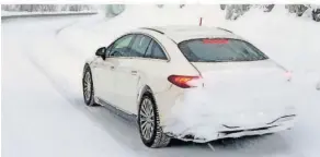  ?? FOTO: THOMAS GEIGER/DPA ?? Nach Fahrten durch eisige Temperatur­en im Winter parkt das E-Auto idealerwei­se in der Garage.