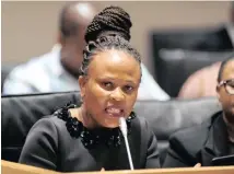  ?? Isithombe: HENK KRUGER/ ANA/AFRICAN NEWS AGENCY ?? I-CASAC isola u-Adv Busisiwe Mkhwebane ngokugodla imininingw­ane ebalulekil­e ngophenyo lwepulazi i-Estina