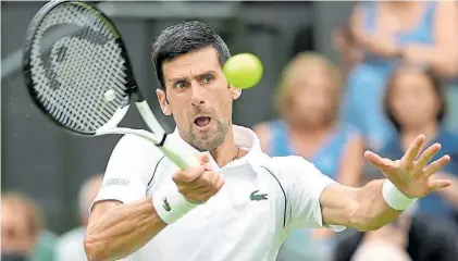  ?? EFE ?? Nole. Ojos bien abiertos, muñeca firme. Djokovic concedió un set en su debut en Wimbledon.