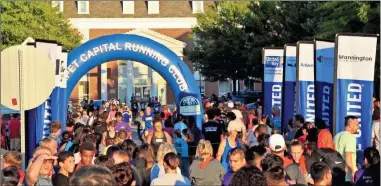  ?? Frank Crowe ?? The downtown area of Calhoun was crowded with runners and supporters on Tuesday evening during the Unity Run.