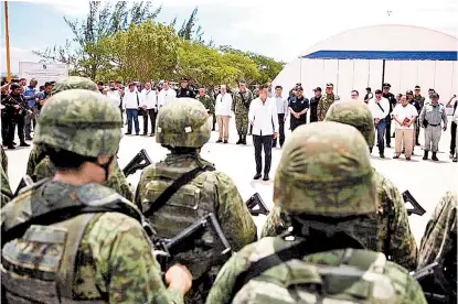  ??  ?? Fuerzas federales y estatales participan en labores de vigilancia en Oaxaca.