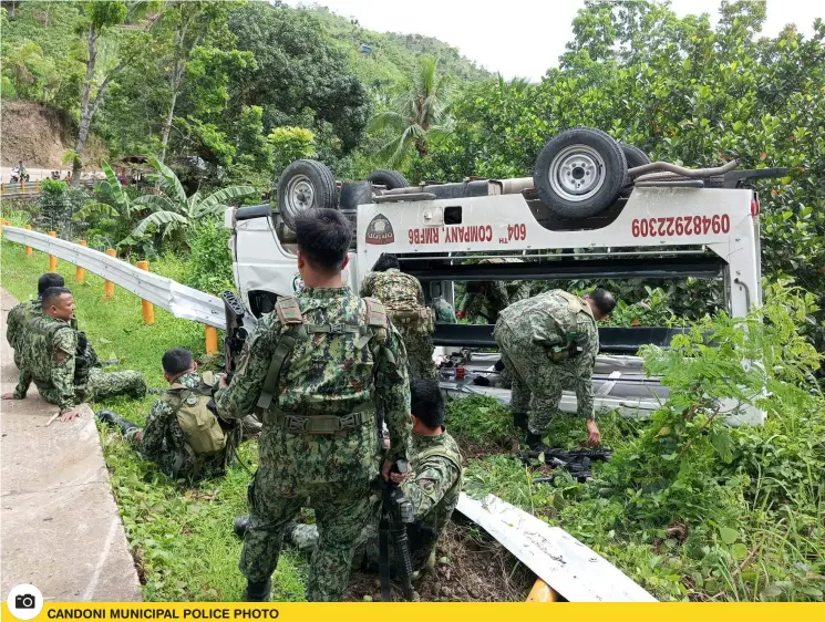  ?? CANDONI MUNICIPAL POLICE PHOTO ?? THIS PATROL vehicle flipped beside the road of Barangay Caningay in Candoni town, Negros Occidental resulting to the injuries of eleven policemen yesterday, November 28.