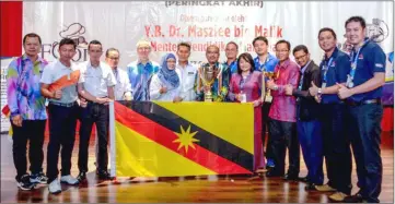  ??  ?? SMK Chung Hua Miri team with their prizes at the closing of the National Robotic Competitio­n (NRC) 2018 in Pahang recently.