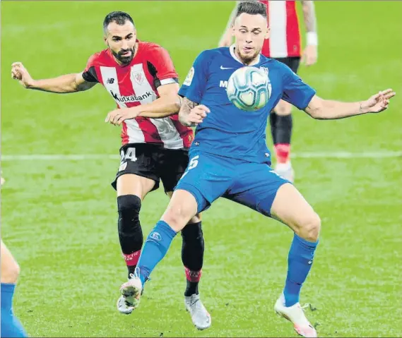  ?? FOTO: JUAN ECHEVERRÍA ?? Mikel Balenziaga
El lateral de Zumarraga, que ya tuvo que jugar ante el Sevilla por la lesión de Yuri, tiene muchas posibilida­des de ser titular contra el Levante