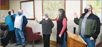  ?? Westside Eagle Observer/MIKE ECKELS ?? Five Decatur City Council members take the oath of office from Decatur Mayor Bob Tharp during the Jan. 11 council meeting in the conference room at Decatur City Hall. The council members taking the oath included Randy Boone (left), Danny Harrington, Linda Martin, Sandy Duncan and James Jessen. The sixth council member, Ladale Clayton, took the oath via Zoom.