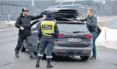  ??  ?? Norwegian customs officers at the border checkpoint at Svinesund, one of the main crossings between Sweden and Norway