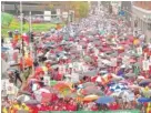  ?? GETTY IMAGES
FREDERIC J. BROWN/AFP/ ?? Teachers march in the rain through Los Angeles on Monday.