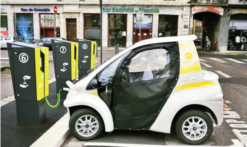  ?? Foto: imago/blickwinke­l ?? Aufladesta­tion für Elektroaut­os in Frankreich