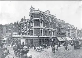  ??  ?? A Lipton’s Tea shop at The Angel Hotel, Islington, London in 1895