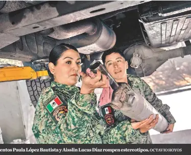  ?? OCTAVIO HOYOS ?? Las sargentos Paula López Bautista y Aisslin Lucas Díaz rompen estereotip­os.