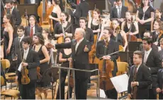  ?? Luis Castilla ?? Daniel Barenboim leads the West-Eastern Divan Orchestra.