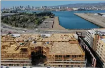  ?? JANE TYSKA — STAFF ARCHIVES ?? A drone view of developmen­t at the former Del Monte Warehouse in Alameda last March has now been completed. The City of Alameda is just one of four cities that have been deemed “compliant” by the state for new housing plans.