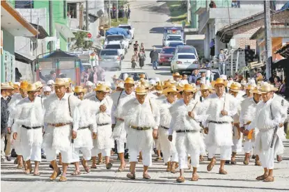  ?? NELLY SALAS ?? Autoridade­s tradiciona­les del municipio chiapaneco.