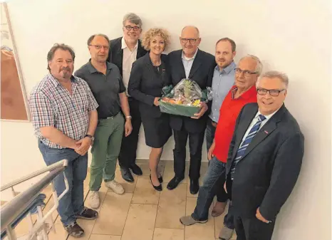  ?? FOTO: KREISHANDW­ERKERSCHAF­T ?? Anton Übelhör, Bruno Schmid, Uli Kaiser, Petra Zander, Uwe Götze, Fabian Grundl, Walter Röthlingsh­öfer, Hans-Peter Rauch