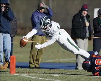  ?? PAUL CONNORS / BOSTON HERALD ?? ‘HUGE CHALLENGE’: Deerfield Academy’s Noah Jones (left) dives for the goal line against Milton Academy in the Mike Silipo NEPSAC Bowl.