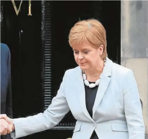  ?? REUTERS ?? Boris Johnson y Nicola Sturgeon, en un encuentro reciente