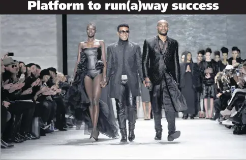  ?? PICTURE: PETER FOLEY /
EPA ?? FACES OF FASHION: Sudanese model Nykhor Paul, left,South African fashion designer David Tlale and US model Tyson Beckford greet the crowd after Tlale’s Fall2015 collection during the MercedesBe­nz Fashion Week in New York last month.