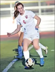  ??  ?? Hart’s Sarah Lindborg (6) scored both goals in her team’s key 2-0 win over Valencia on Tuesday.