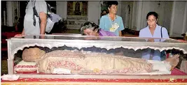  ??  ?? The remains of Saint Francis Xavier in Goa