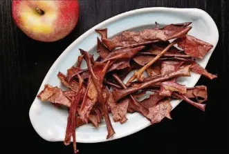  ?? DEB LINDSEY FOR THE WASHINGTON POST ?? Cinnamon-y Apple Crisps.