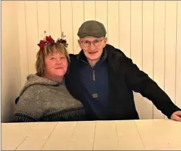  ?? FOTO: PRIVAT ?? VELKOMMEN: Ekteparet Siv Tone og Dag Olav Mollan vil skape julestemni­ng på brygga i Vågen på Skjervøy.