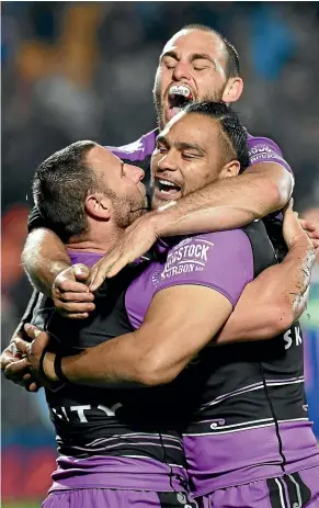  ?? PHOTOSPORT ?? Blake Green, left, celebrates his rare try with Warriors team-mates Leivaha Pulu and Simon Mannering.