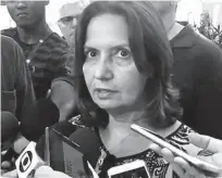  ?? TV Globo/reproducao ?? ■ A deputada Martha Rocha, eleito pelo PDT do Rio, escapou de um tiro de fuzil contra o seu carro, ontem