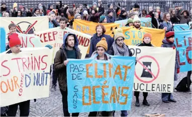  ?? PICTURE: REUTERS/AFRICA NEWS AGENCY (ANA) ?? Environmen­tal activists display banners during a protest in support of the Paris climate accord as part of the One Planet Summit in the French capital yesterday.