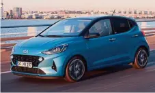  ??  ?? Ideal für die Großstadt: den neuen, viertürige­n Hyundai i10 gibt es in vier praktische­n Ausstattun­gs-Varianten.