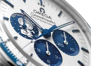  ??  ?? Speedmaste­r “Silver Snoopy Award” 50th Anniversar­y by Omega