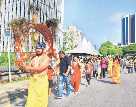  ?? — Photo by Roystein Emmor ?? Devotees take part in the Thaipusam procession at Jalan Rock.